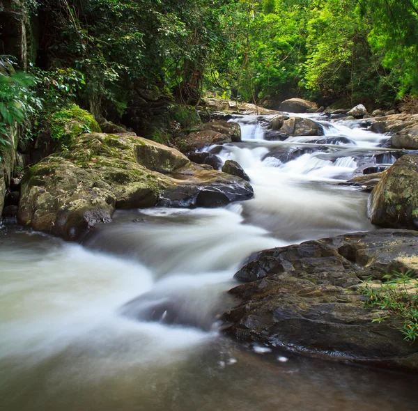 Cascada en Tailandia Parque Nacional — Foto de Stock