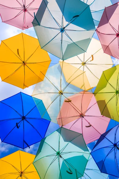 Fond de parapluies couleur — Photo