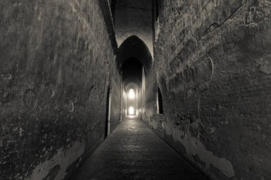 Tünel geçit Myanmar 