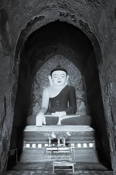Buddha in old temple — Stock Photo, Image
