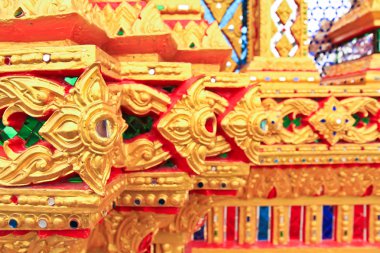 Tay sanat eserleriyle dekore edilmiş duvar