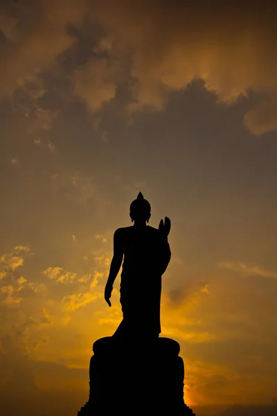 Sculpture of Buddha at sunset — Stock Photo, Image