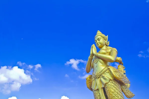 Золотая статуя Таиланда — стоковое фото
