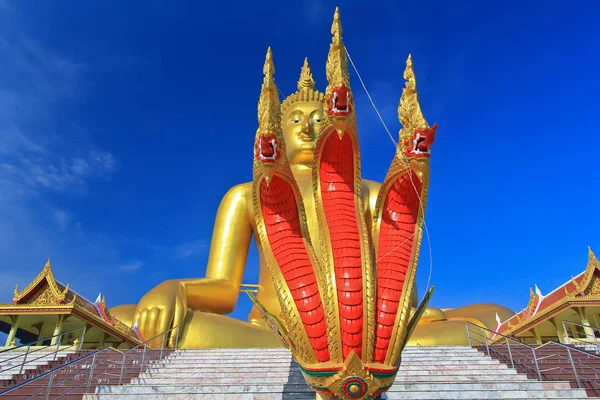 Große Buddha-Statue am wat muang — Stockfoto