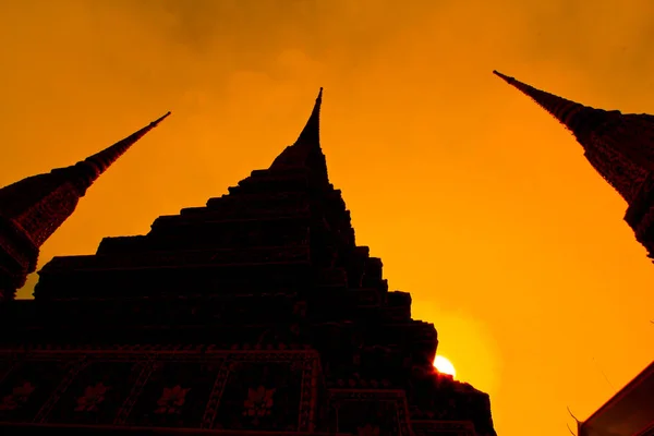 Pagode no Wat Pro ao pôr-do-sol — Fotografia de Stock