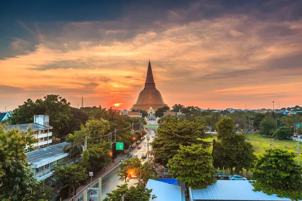 Temple Phra Pathom Chedi — Photo