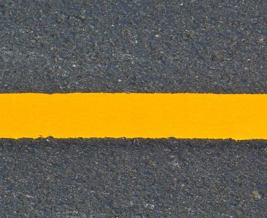 Sarı çizginin asfalt 