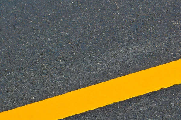 Yellow line Asphalt — Stock Photo, Image