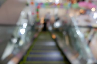 alışveriş alışveriş merkezinde yürüyen merdiven