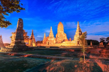 Eski tapınak wat Chaiwatthanaram