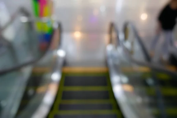 Escaleras mecánicas en el centro comercial —  Fotos de Stock