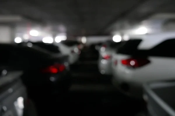Aparcamiento de coches con luces bokeh —  Fotos de Stock