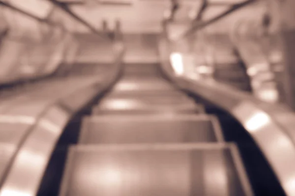 Escaleras mecánicas en el centro comercial — Foto de Stock