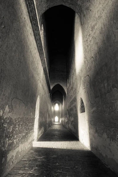 Tunnel Walkway in Myanmar — Stock Photo, Image