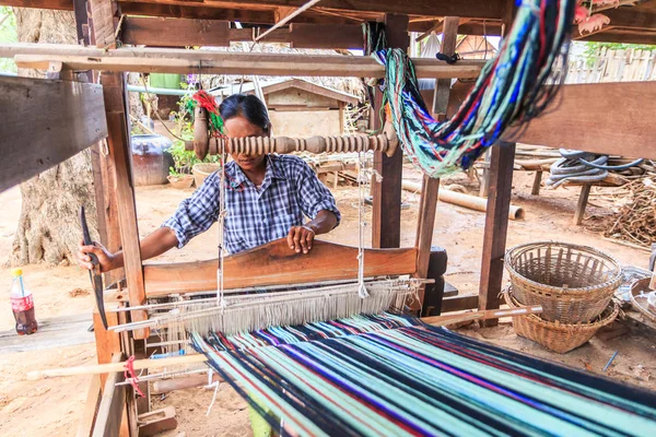 Традиционные технологии ткачества — стоковое фото