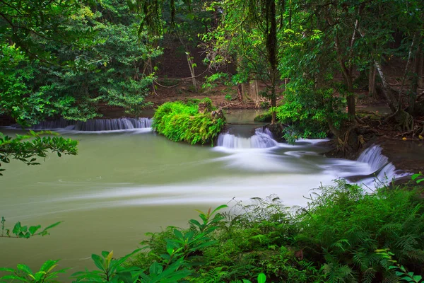 Cachoeira no parque nacional da floresta — Fotografia de Stock