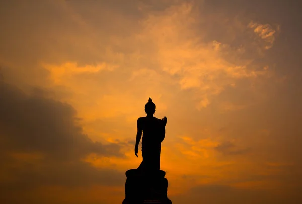 Uralter Buddha bei Sonnenuntergang — Stockfoto