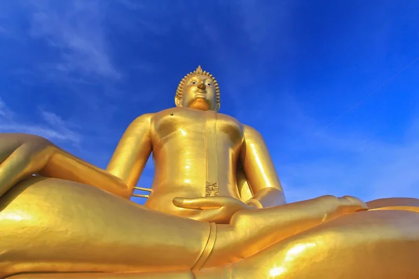 Grote Boeddhabeeld op Wat muang — Stockfoto