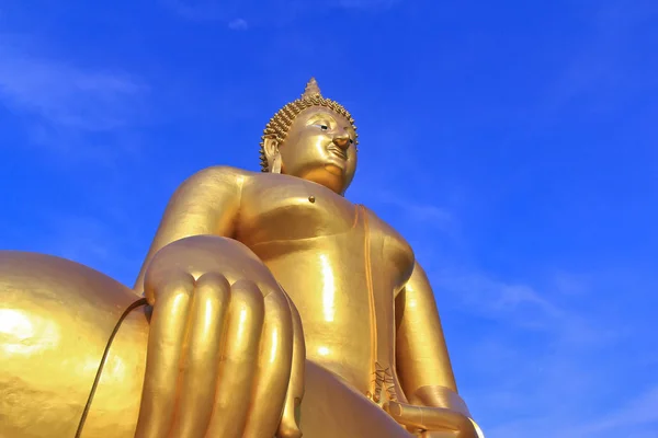 Gran estatua de buda en Wat muang — Foto de Stock