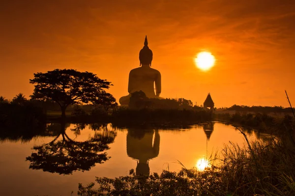 Grande estátua de buddha em Wat muang — Fotografia de Stock