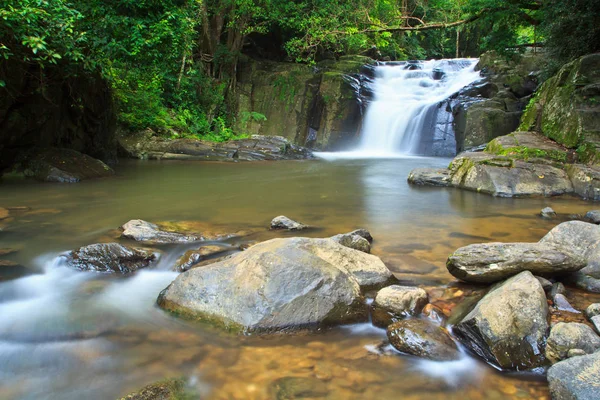 Vattenfall i Forest National park — Stockfoto