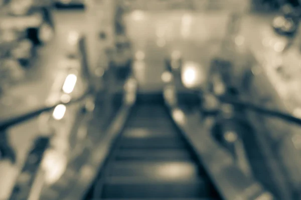 Escaleras mecánicas en el centro comercial — Foto de Stock