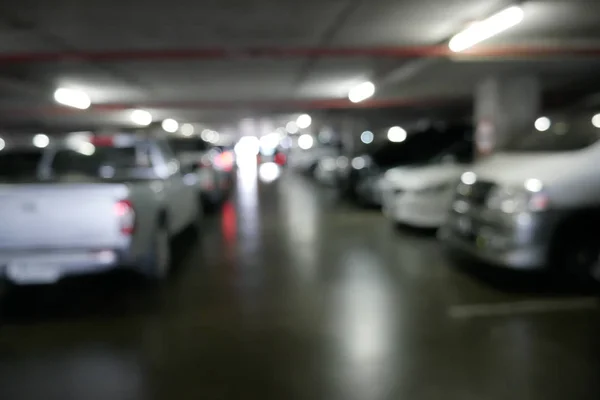 Parcheggio auto con luci bokeh — Foto Stock