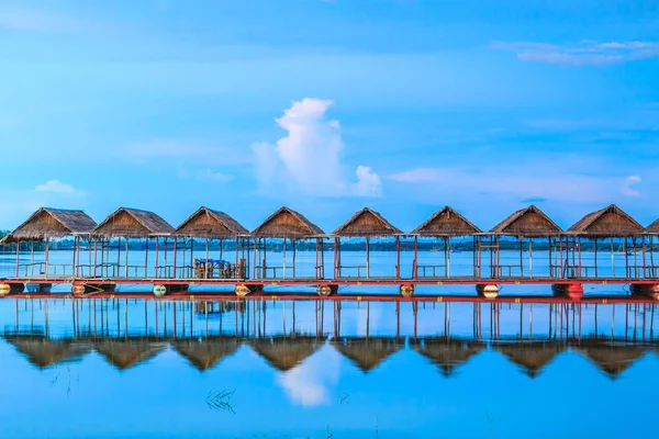 Pabellones en el agua en Tailandia — Foto de Stock