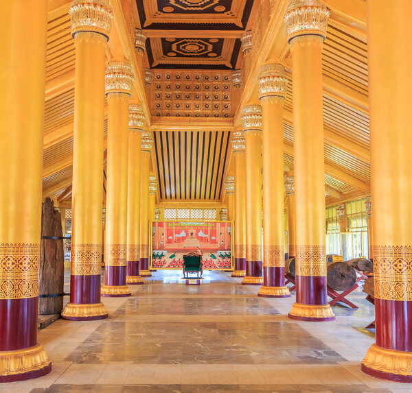 внутри дворца Камбауза Тарди
