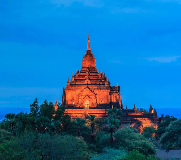 Bagan - gamla pagod i Bagan city — Stockfoto