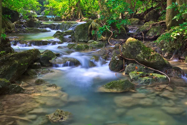 Cachoeira e fluxo azul — Fotografia de Stock