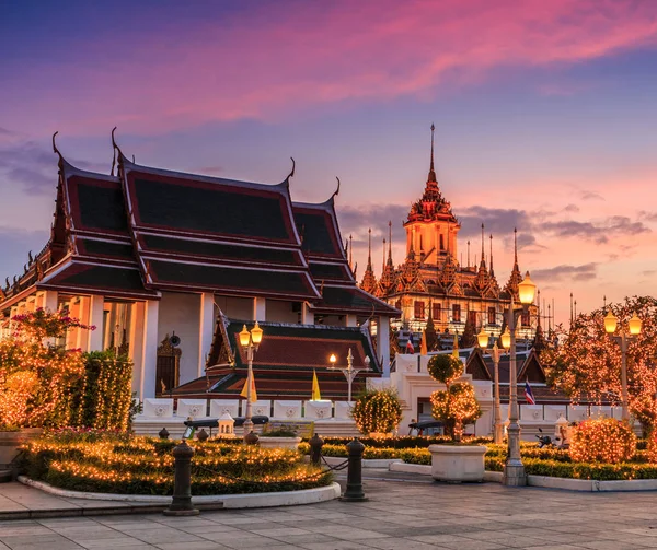 Dominantou chrámu Wat Rachanadda — Stock fotografie