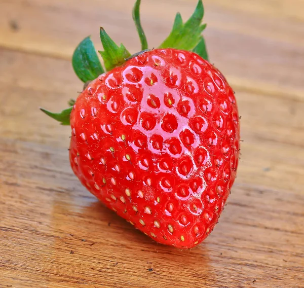 Ripe fresh garden strawberry — Stock Photo, Image