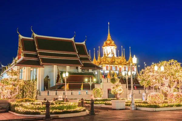 Tajski świątyni Wat Rachanadda punkt orientacyjny — Zdjęcie stockowe