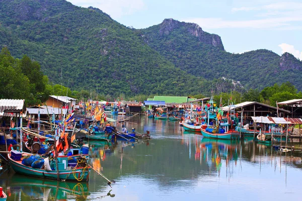 Fishing village in mountains — Stock Photo, Image
