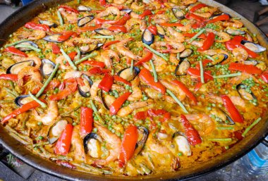 Deniz ürünleri Paella tavası