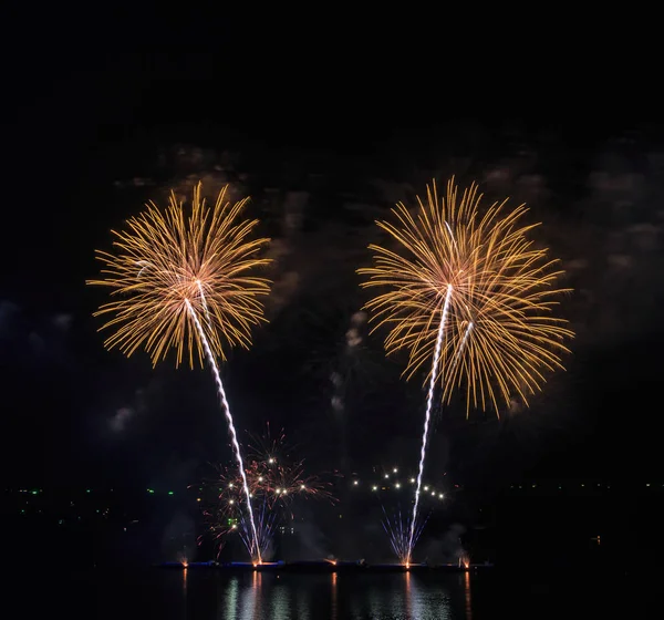 Fuochi d'artificio colorati luminosi — Foto Stock