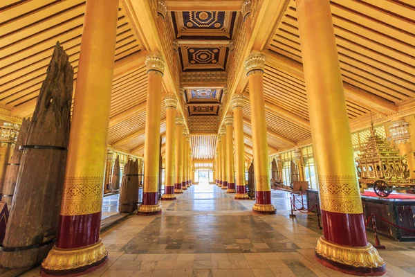 Inside of Kambawza Thardi Palace — Stock Photo, Image