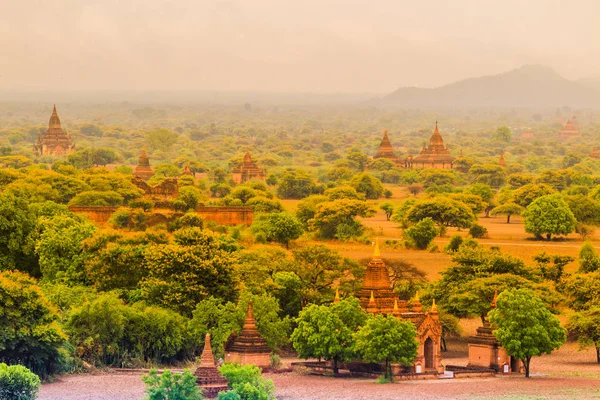 Bagan – staré pagody v Bagan city — Stock fotografie