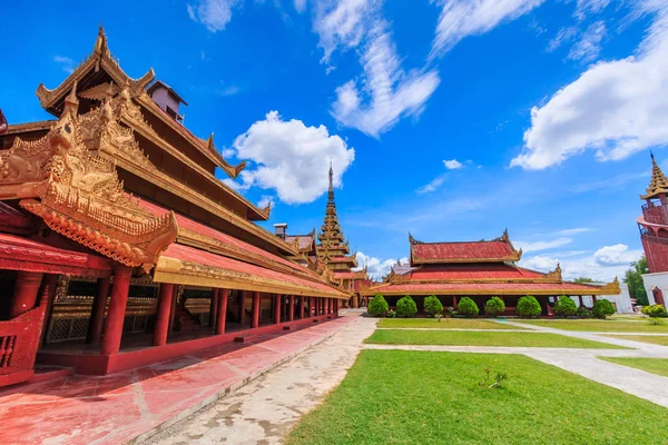 Palacio Mandalay en la ciudad Mandalay — Foto de Stock