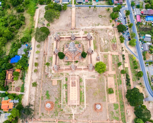 Templo viejo wat Chaiwatthanaram — Foto de Stock