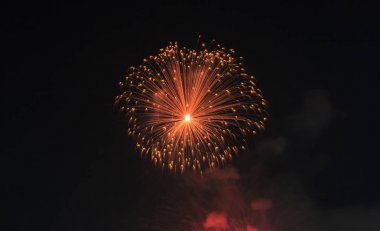 parlak renkli havai fişek