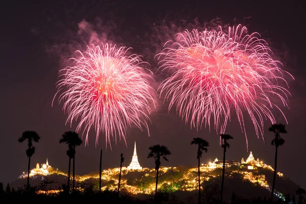 Fuegos artificiales en la provincia anual de Phetchaburi — Foto de Stock