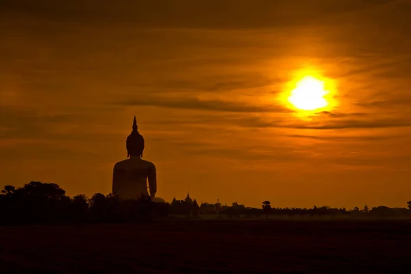 Stor buddha staty — Stockfoto