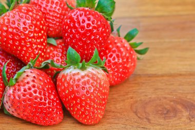 Taze kırmızı olgun çilekler.