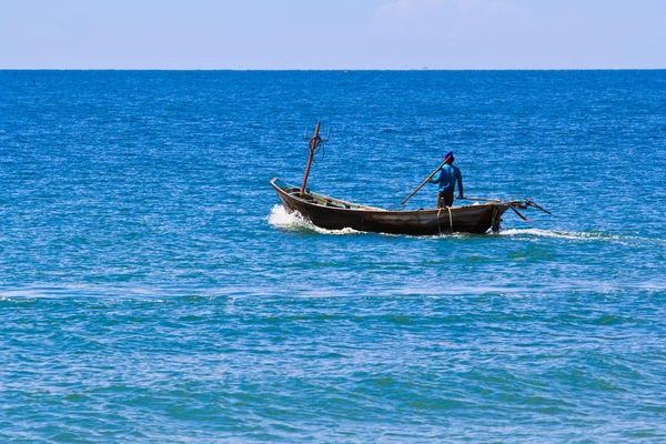 Fischerboot auf See — Stockfoto