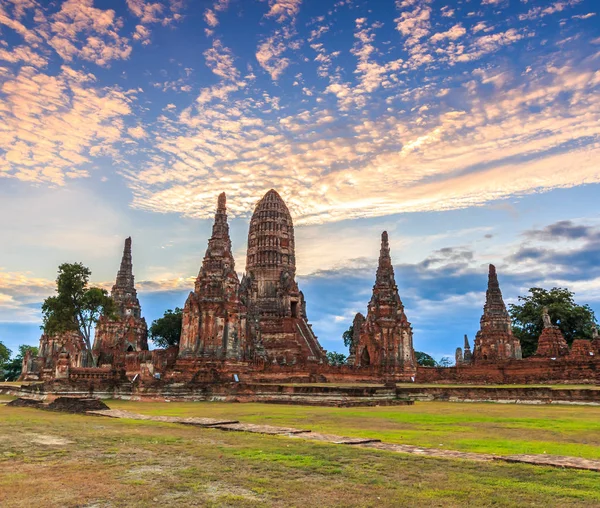 Templo viejo wat Chaiwatthanaram — Foto de Stock