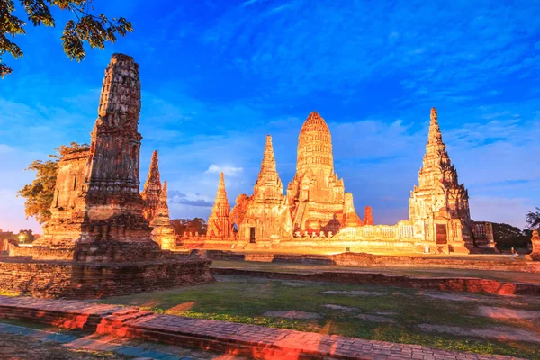 Templo velho wat Chaiwatthanaram — Fotografia de Stock