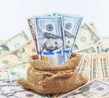 Amerikan dolarları.