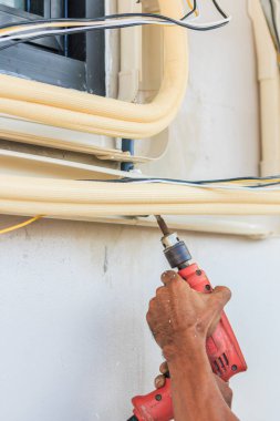 Teknisyen yükleme Klima